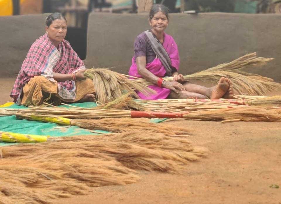 अबुझमाड़ की नई सुबह: जब जंगलों की छांव से निकलकर स्वावलंबन की मिसाल बनीं नारायणपुर की महिलाएं