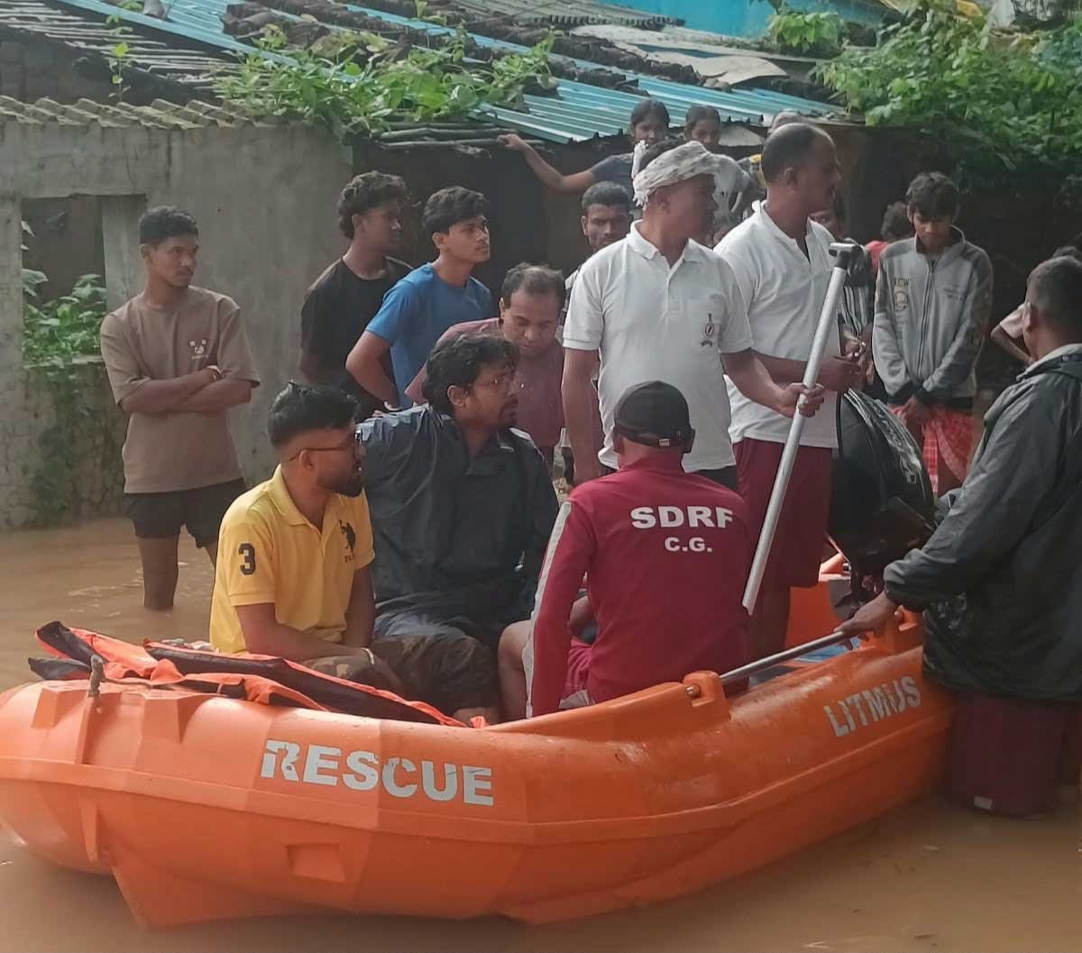चक्रवाती तूफान ‘अर्नब’ के असर, बस्तर में डैम से पानी छोड़े जाने के कारण बढ़ी बाढ़ की संभावना, बचाव एवं राहत अभियान जारी
