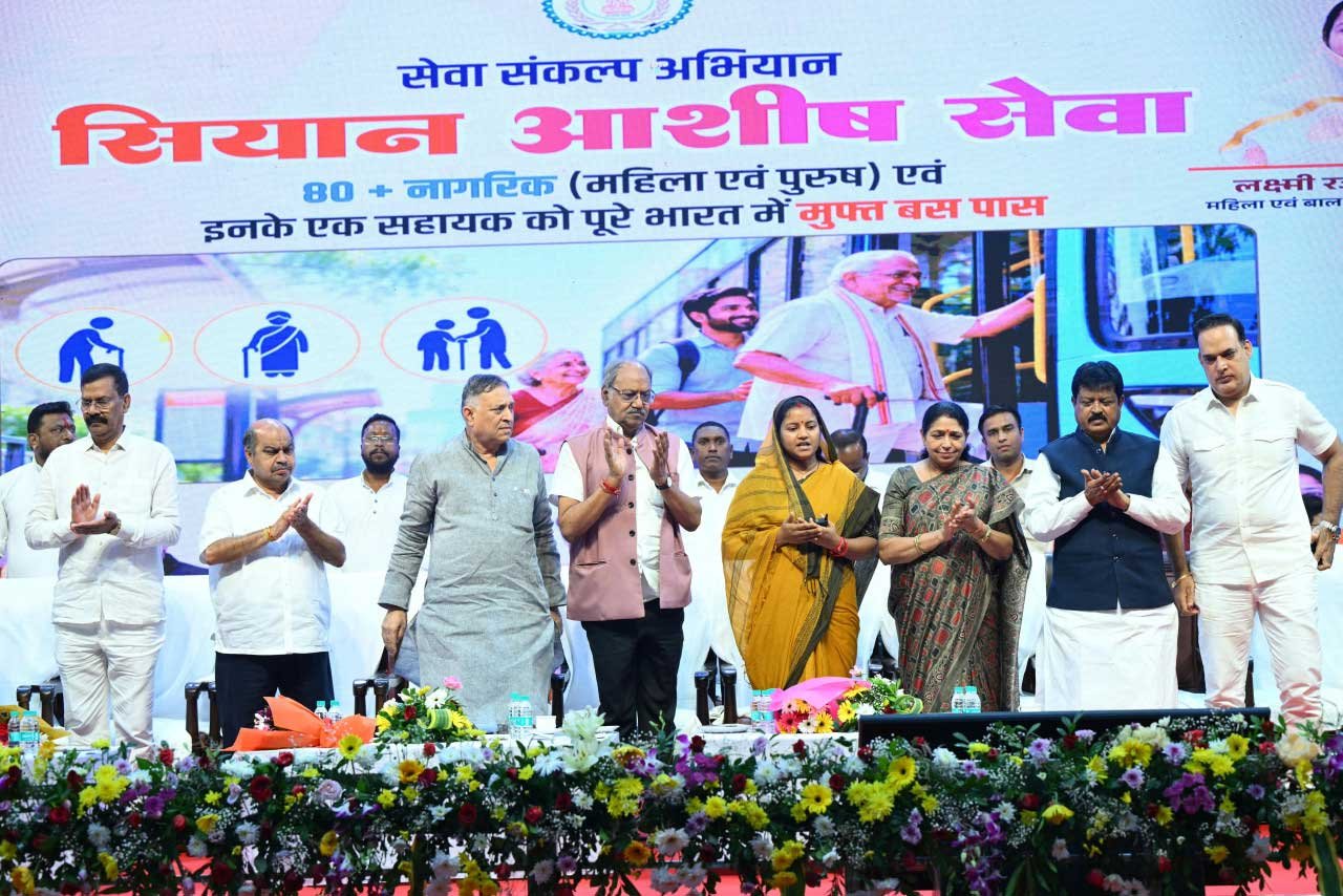वरिष्ठजनों का अनुभव हमारी शक्ति और उनकी गरिमा हमारी जिम्मेदारी : मंत्री लक्ष्मी राजवाड़े