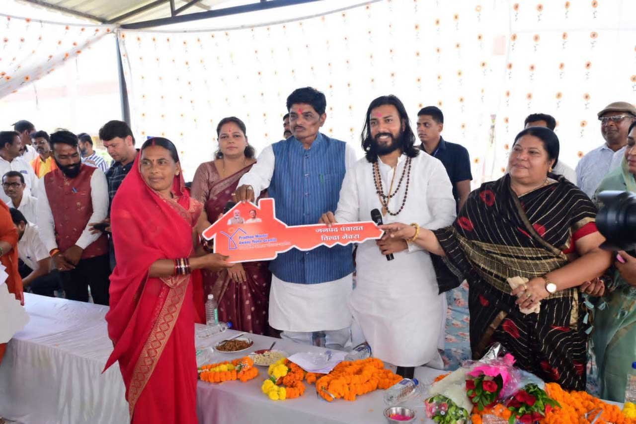  सेवा संकल्प अभियान : बंगोली में जनचौपाल लगाकर मंत्री गुरु खुशवंत साहेब ने सुनीं ग्रामीणों की समस्याएं