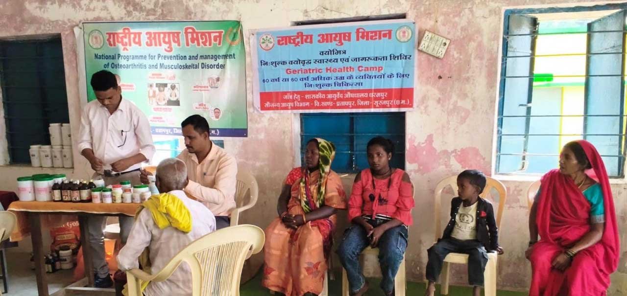  सेवा संकल्प अभियान से ग्रामीण अंचलों तक पहुंच रही आयुष चिकित्सा
