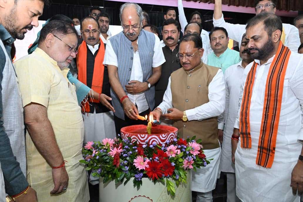 प्रधानमंत्री नरेंद्र मोदी के जनसेवा के 25 वर्ष देश के विकास और परिवर्तन की प्रेरक यात्रा : मुख्यमंत्री विष्णुदेव साय