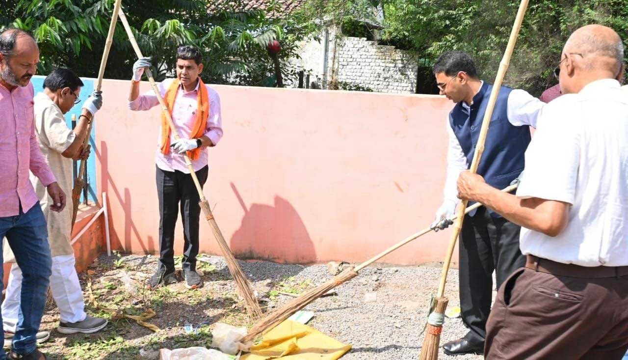 सेवा संकल्प अभियान : स्वच्छता एक आदत है जो धीरे-धीरे संस्कार बनेगी – मंत्री श्री टंक राम वर्मा